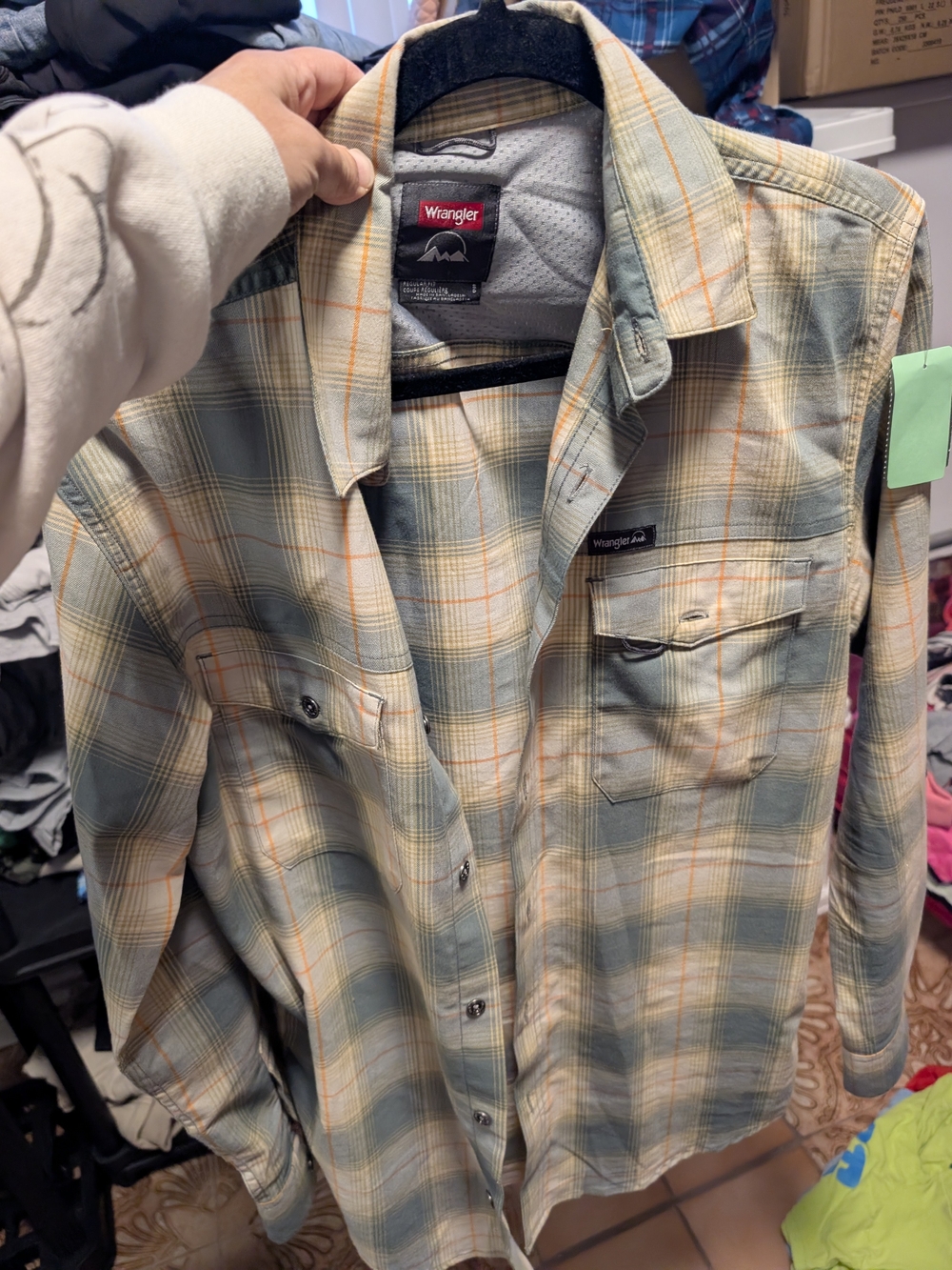 Wrangler Plaid Lightweight Shirt Jacket in Sage, Cream & Orange